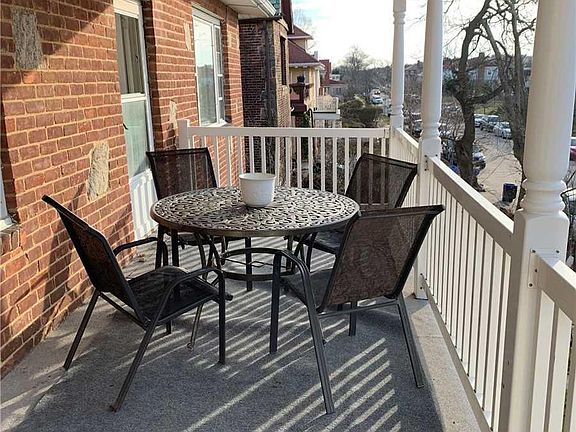 3rd image of 139 W Olive St