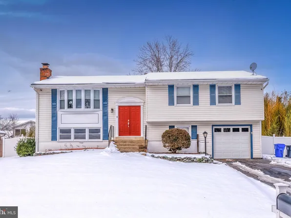 5602 Daniel Cir, Waldorf, MD 20601