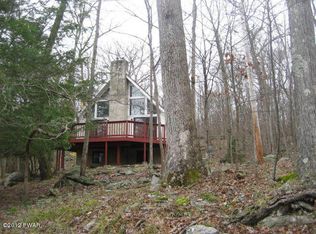 393 Apley Dr, Bushkill, PA 18324