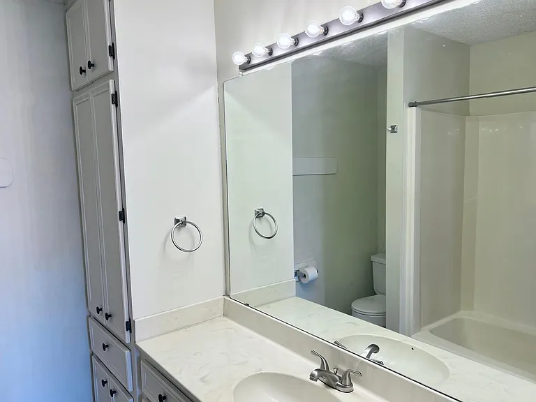300 Lucy Ln — Photo 15