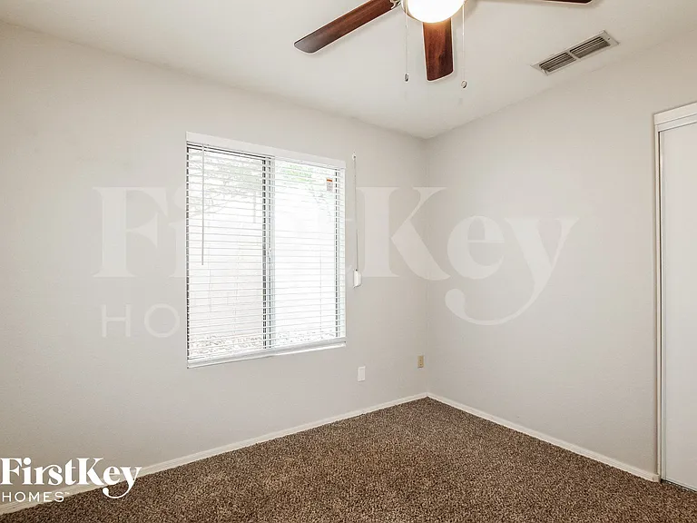 8420 W Wethersfield Rd — Photo 12