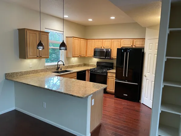 2252 Watersong Cir, Longmont, CO 80504