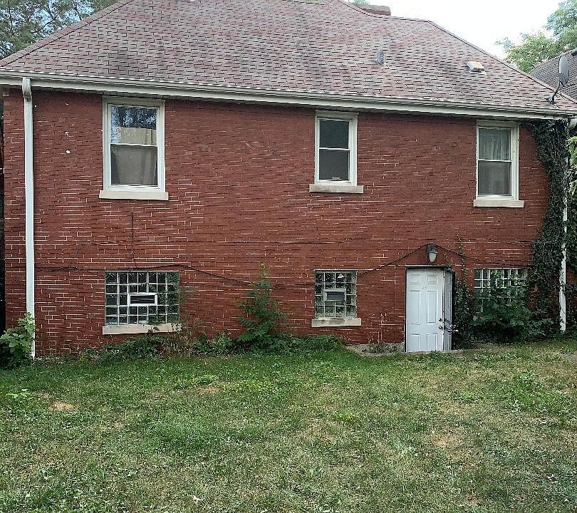 2nd image of 7652 S Euclid Ave