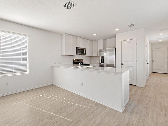4th image of 539 Commander Abbott Dr