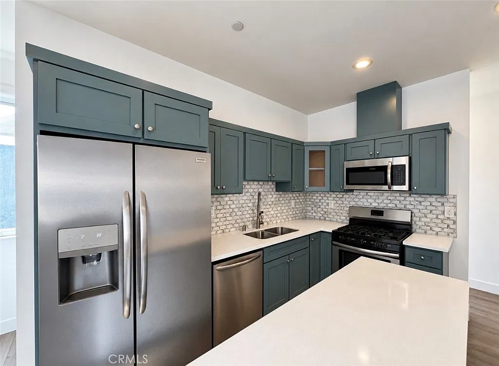 3 bed, 1382 sqft, $3,495 — Photo 2