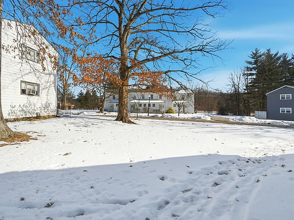 3rd image of 17 Chalmers Ct #17