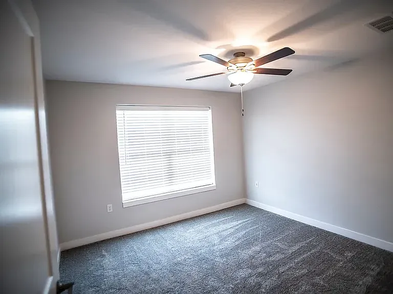 Riverbend Flats — Photo 9