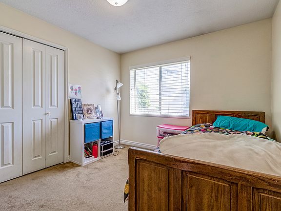 5th image of 1541 N Riverside Ave #16