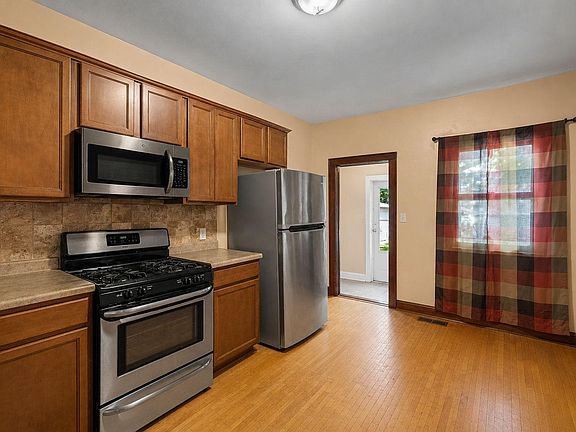 4th image of 1625 Polk St NE