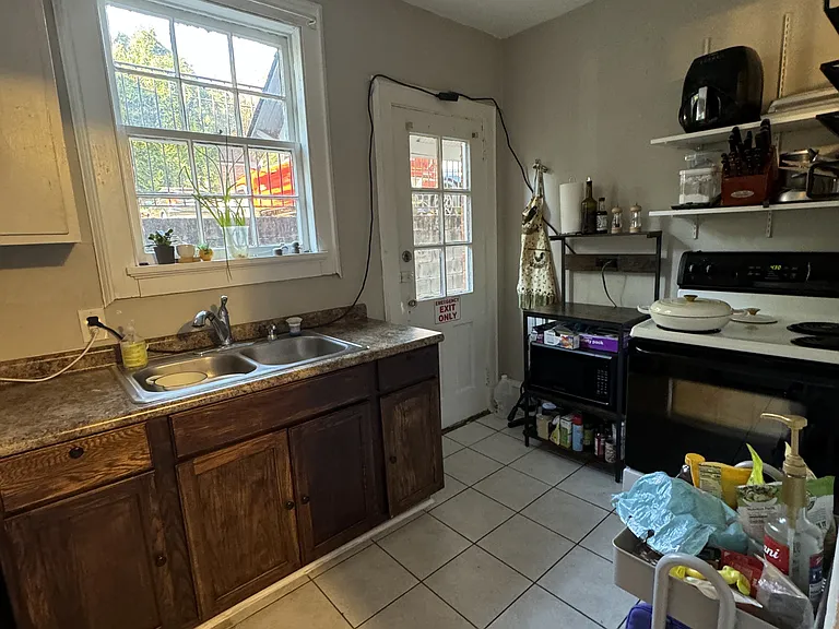 1819 Greene St #1819 — Photo 6