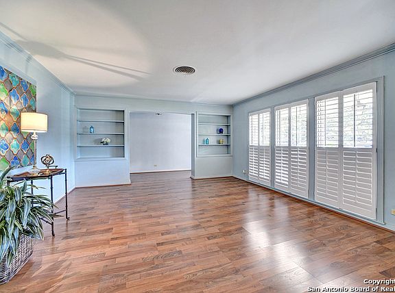 3rd image of 503 Country Ln