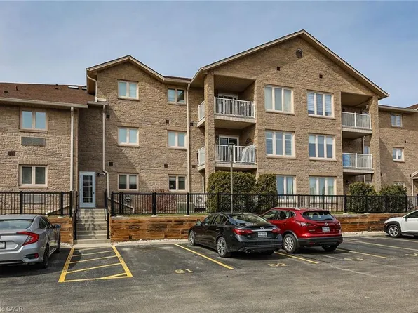 3050 Pinemeadow Dr #16, Burlington, ON L7M 3X5