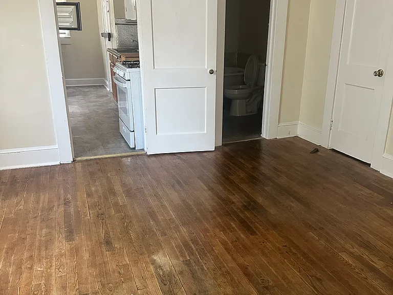 409 Moffett St #1 — Photo 4