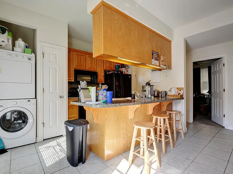 2500 Leon St — Photo 14