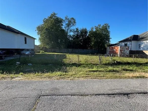 2452 Vienna St, New Orleans, LA 70122