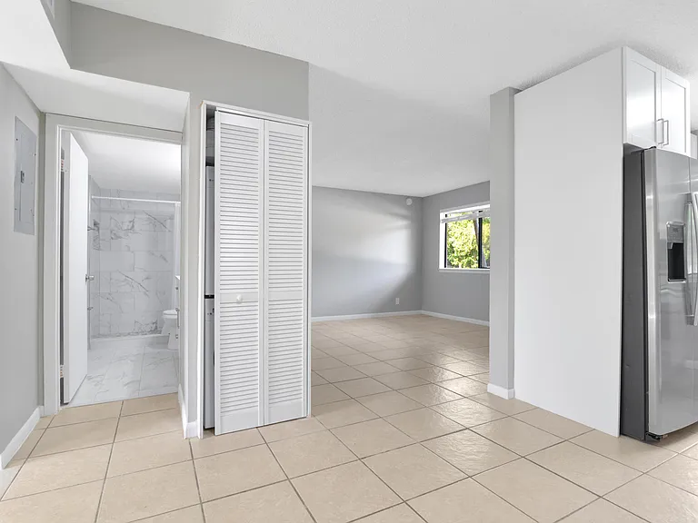 400 Nottingham Cir #D — Photo 8