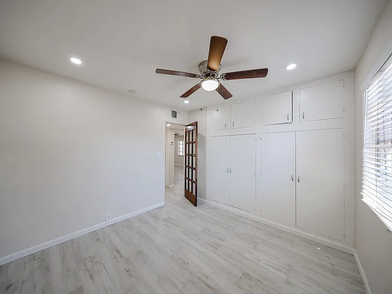 1053 E Weldon Ave — Photo 13