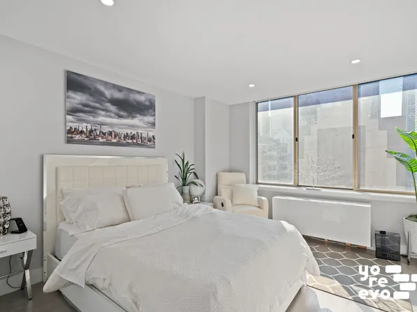 236 East 47th Street image 5 of 11