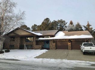 307 16th Ave SE, Devils Lake, ND 58301