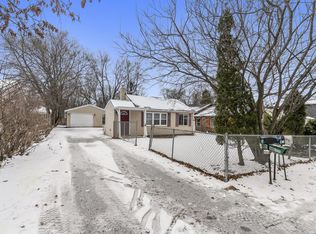 176 Hanson Rd, Saint Paul, MN 55115