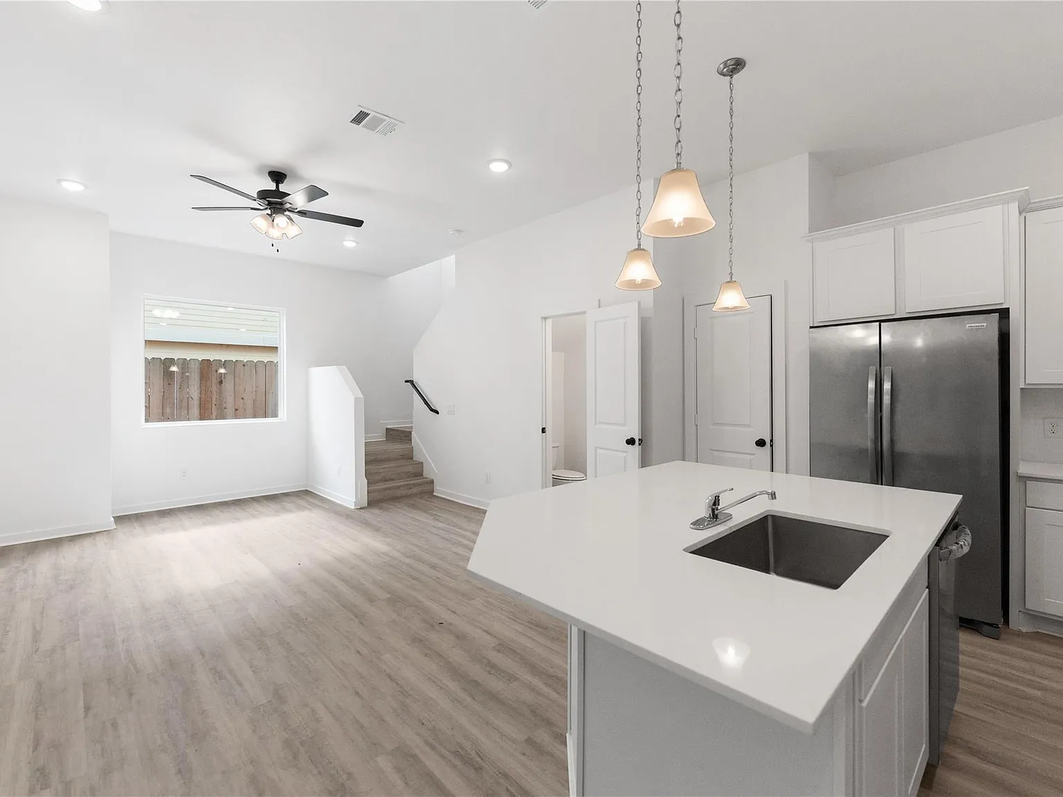 3 bed, 2.5 bath, 1390 sqft, $1,950 — Photo 2