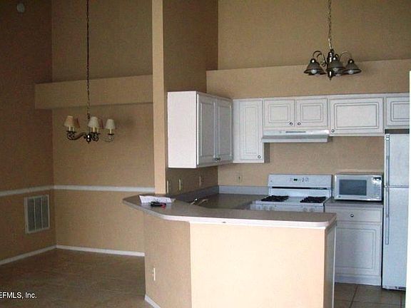 5th image of 13810 N Sutton Park Dr #237
