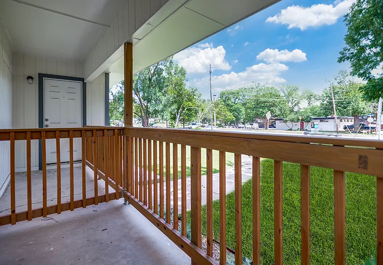 905 W Abram St #4 — Photo 12