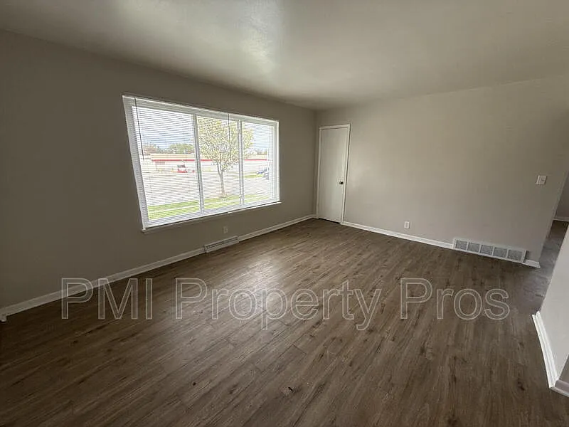 Building Photo - 7701 W Hampton Ave #2