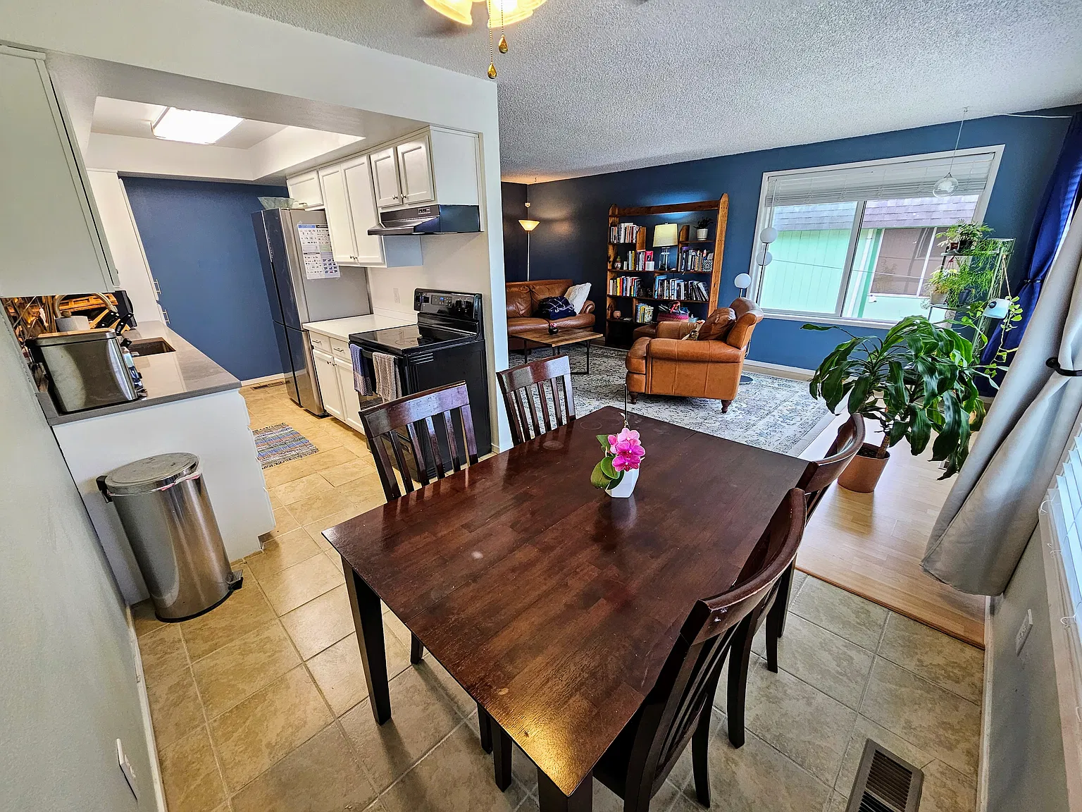 3 bed, 1.5 bath, 1360 sqft, $2,795 — Photo 4