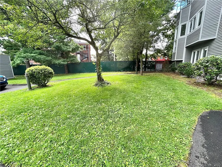1410 Whitney Ave #B2 — Photo 16