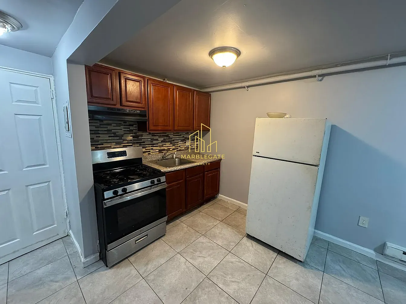 2 bed, 850 sqft, $1,600 — Photo 2