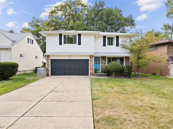 24129 Edgehill Dr, Beachwood, OH 44122