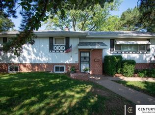 1030 N 74th St, Omaha, NE 68114