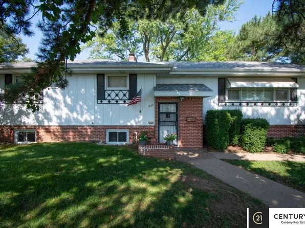 1030 N 74th St, Omaha, NE 68114