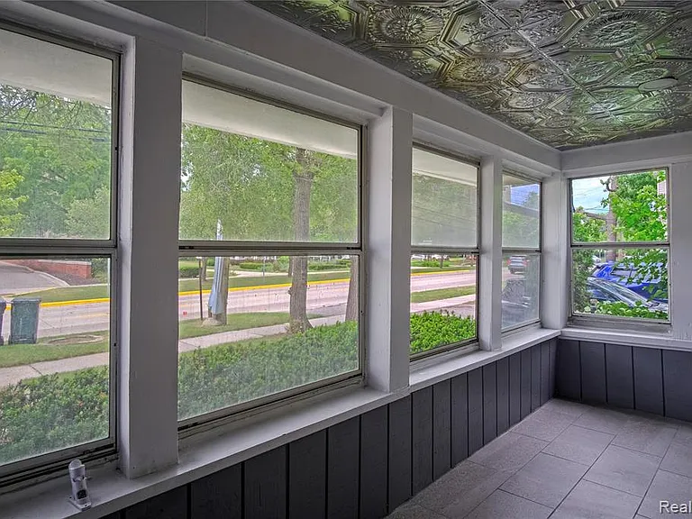 206 N Troy St — Photo 3