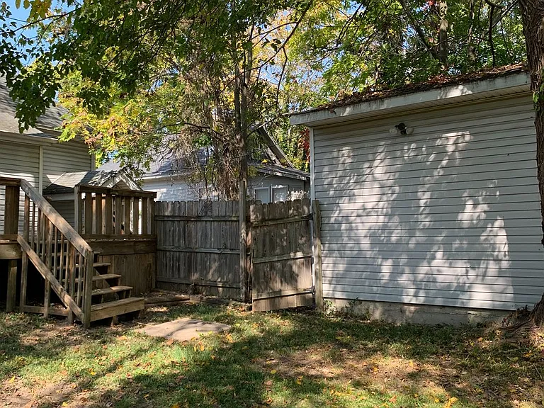1104 Coats St — Photo 8