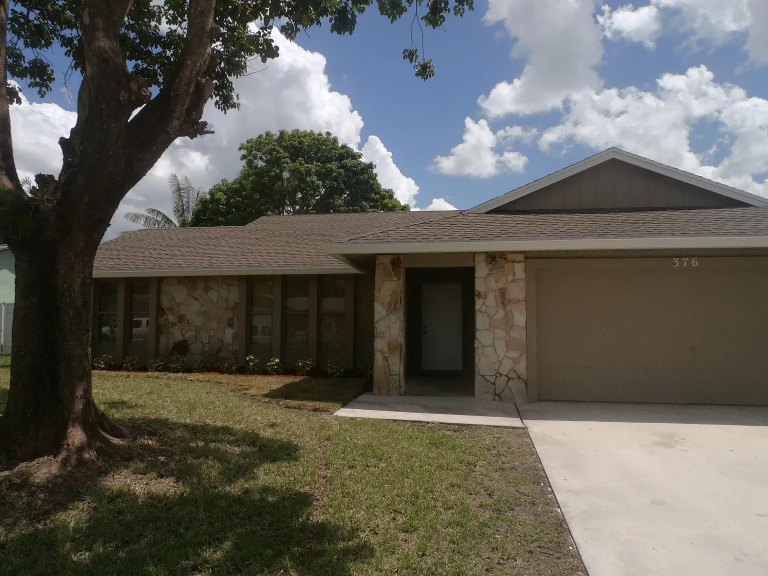 3 bed, 2.0 bath, 1597 sqft, $3,250 — Photo 1