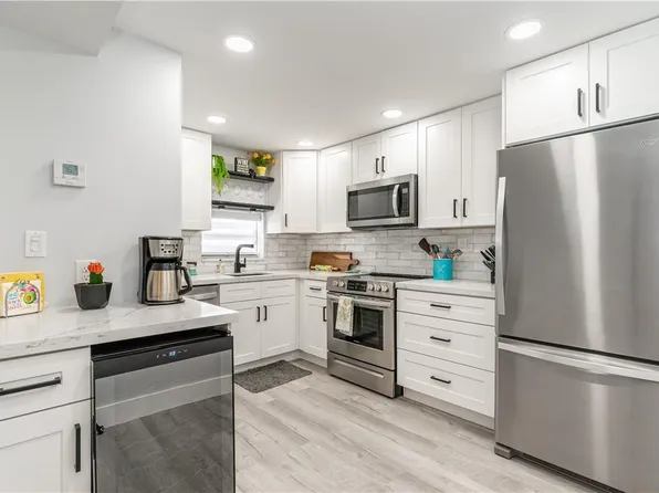 9220 S Hollybrook Lake Drive #106, Pembroke Pines, FL 33025
