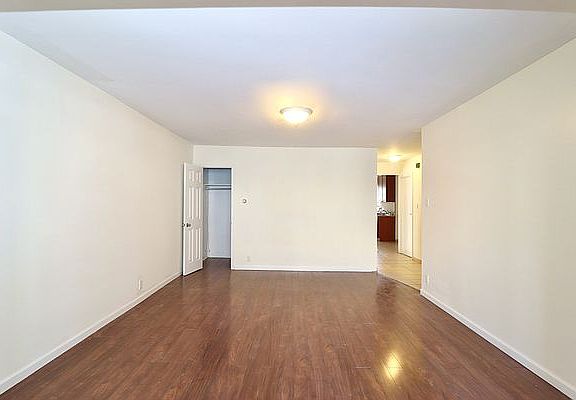 4th image of 22-13 28th St #1