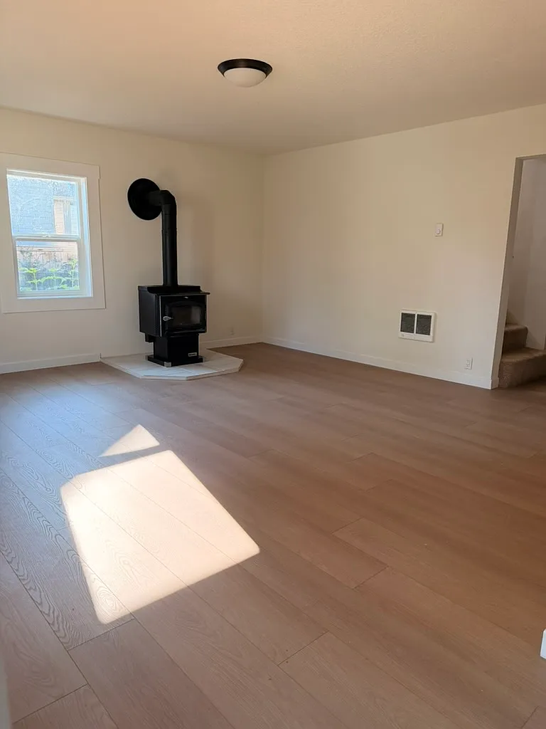 4 bed, 2100 sqft, $3,600 — Photo 2