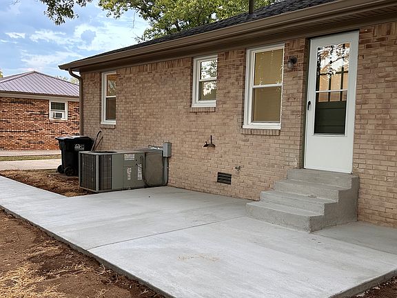 3rd image of 1210-1212 Sunset Ave #1210