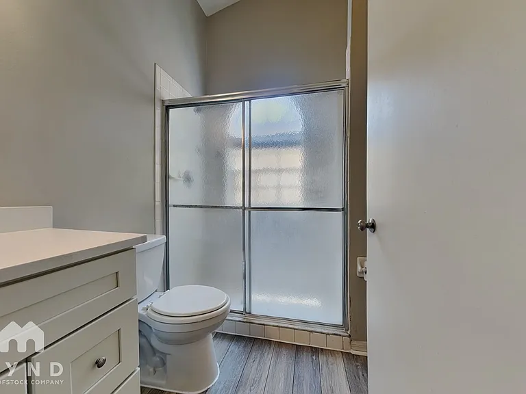 1729 Chatham Cir — Photo 9