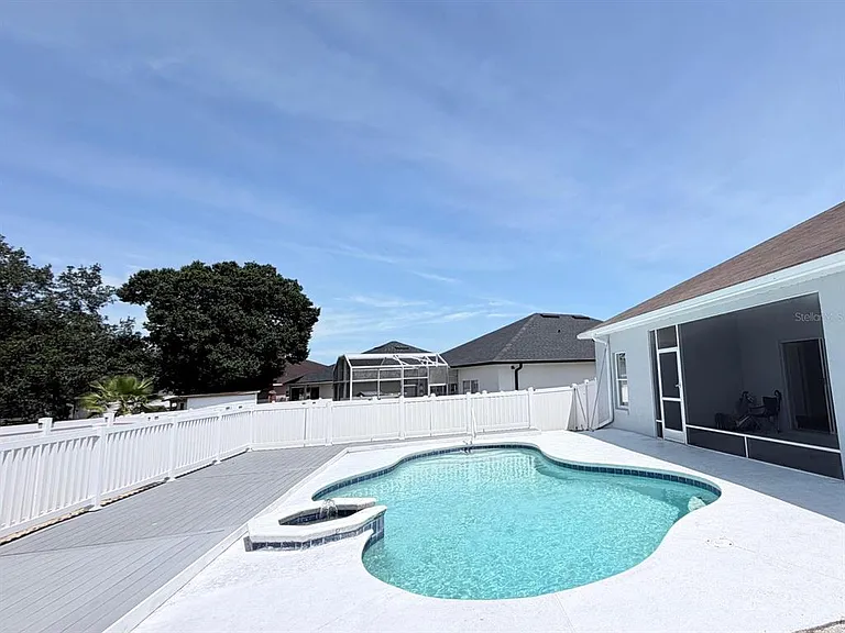 906 Berwick Dr — Photo 23