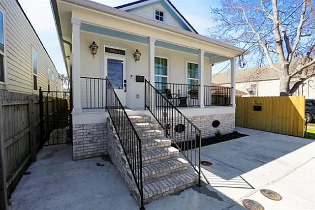 Building Photo - 2024 Mandeville St