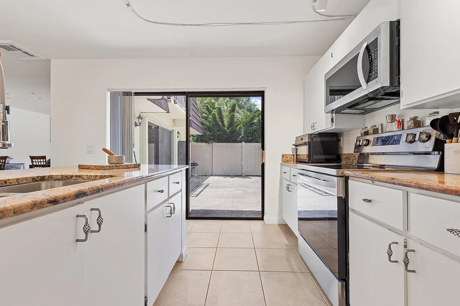 2 bed, 1236 sqft, $2,400 — Photo 1
