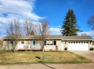 2450 Valley Ln, Windom, MN 56101