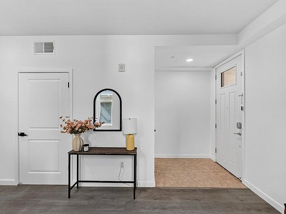 5th image of 802 Garden St