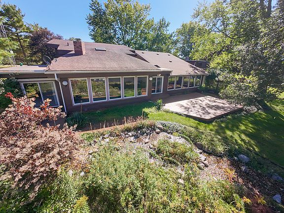 3rd image of 511 N Woodland Dr