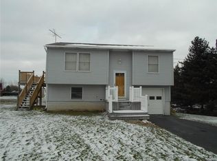 102 Walrath Dr, Chittenango, NY 13037