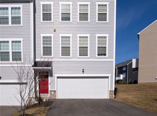 108 Sweetwater Dr, Coraopolis, PA